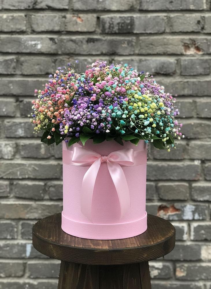 Цветочная композиция из Гипсофила и Розы в шляпной коробке в Дальнем Константиново