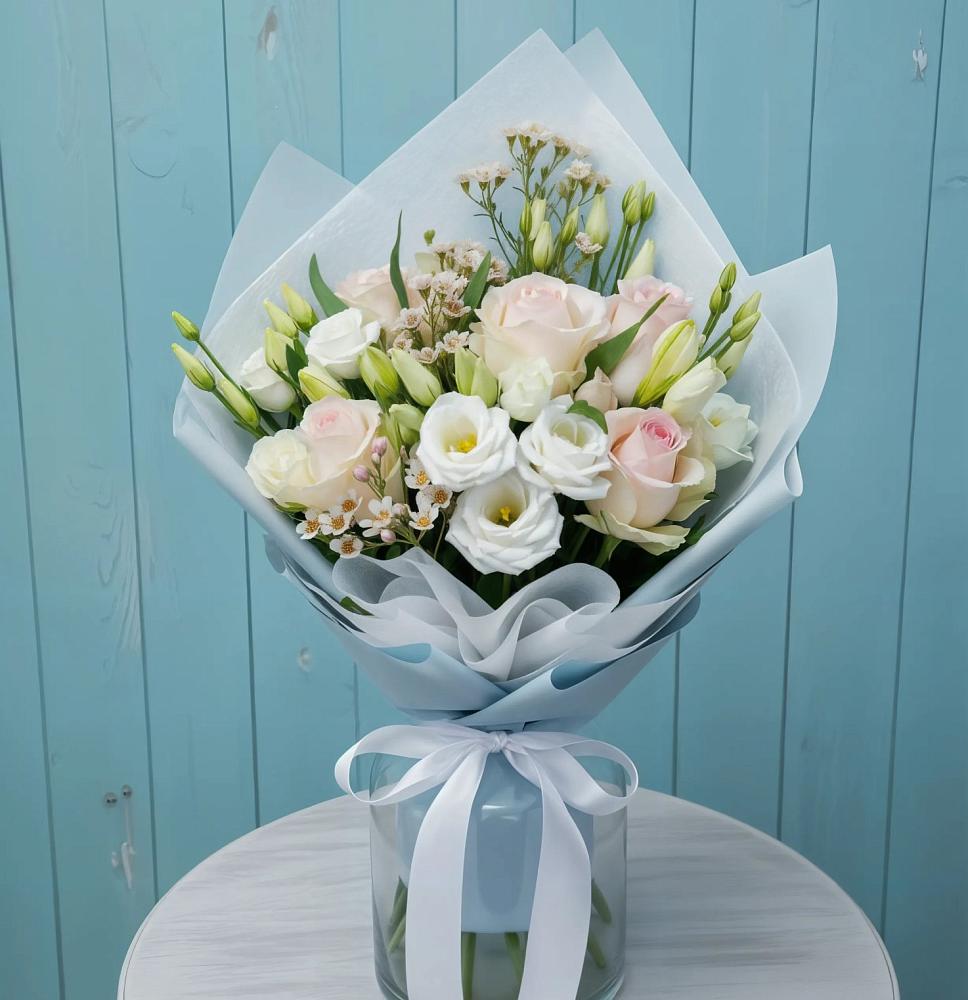 Букет цветов из: Розы и Лизиантусы в Дальнем Константиново