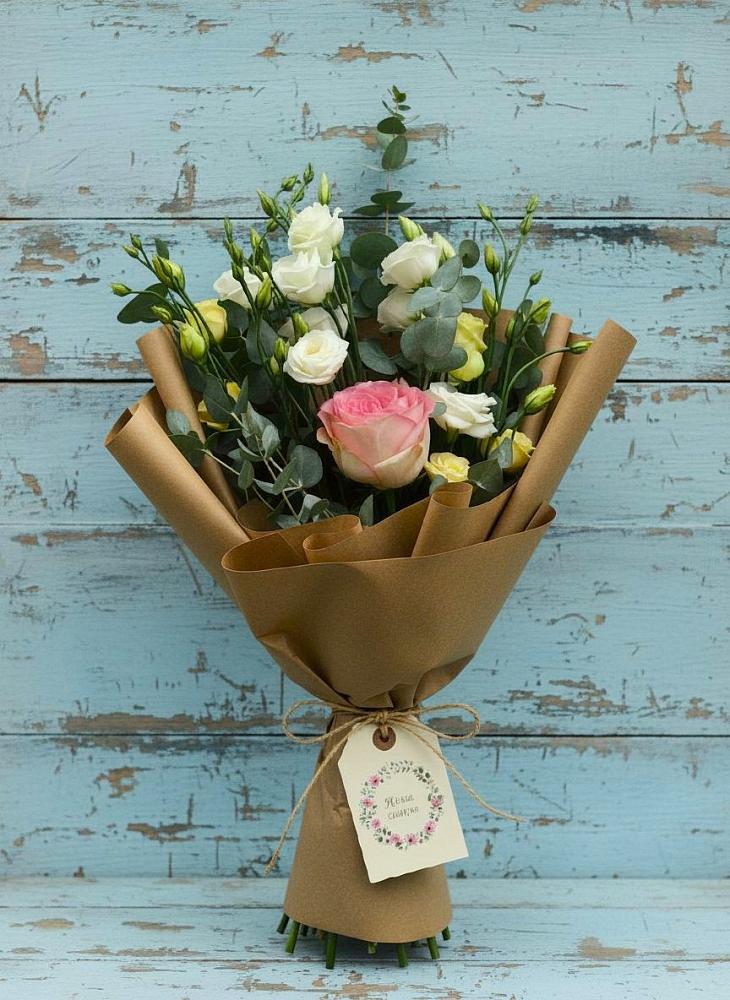 Букет цветов из: Розы и Лизиантусы в Дальнем Константиново