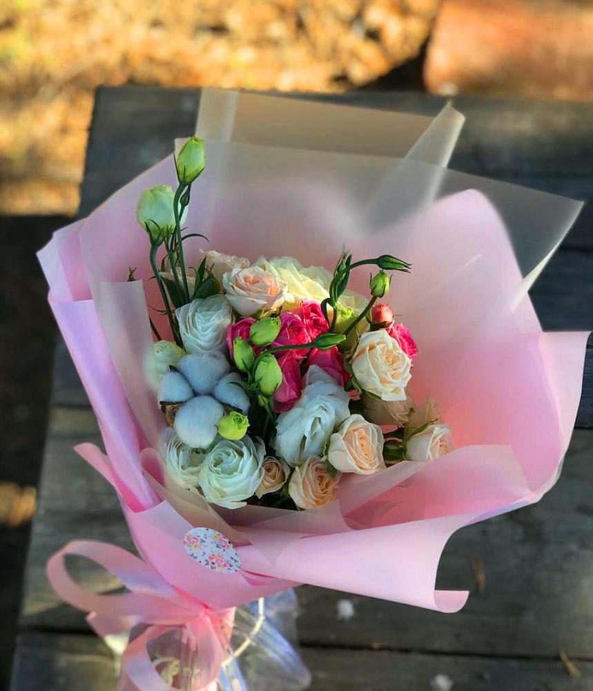 Букет цветов из: Розы и Лизиантусы в Дальнем Константиново