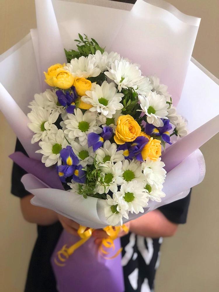 Букет цветов из: Ирисы, Хризантемы и Розы в Дальнем Константиново