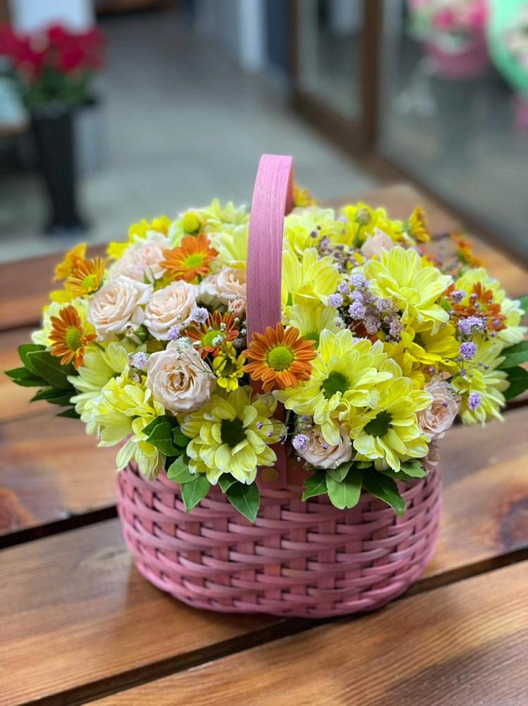 Цветочная композиция из Хризантемы и Розы в корзине в Дальнем Константиново