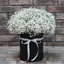 Цветочная композиция из Гипсофила в шляпной коробке в Дальнем Константиново