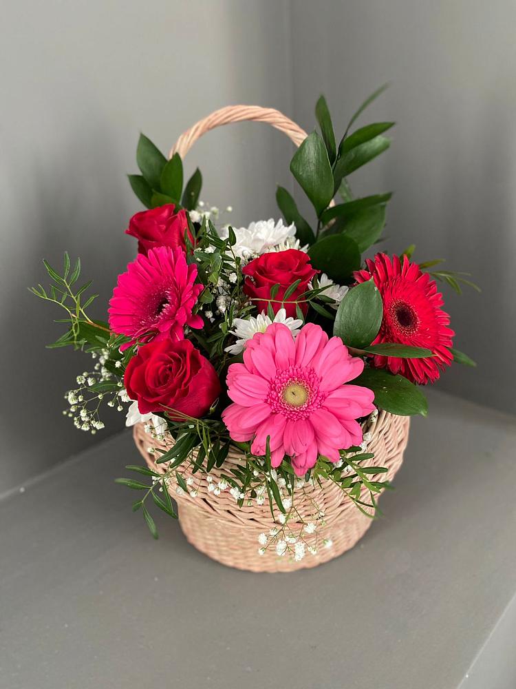 Цветочная композиция из Розы, Хризантемы и Герберы в корзине в Дальнем Константиново