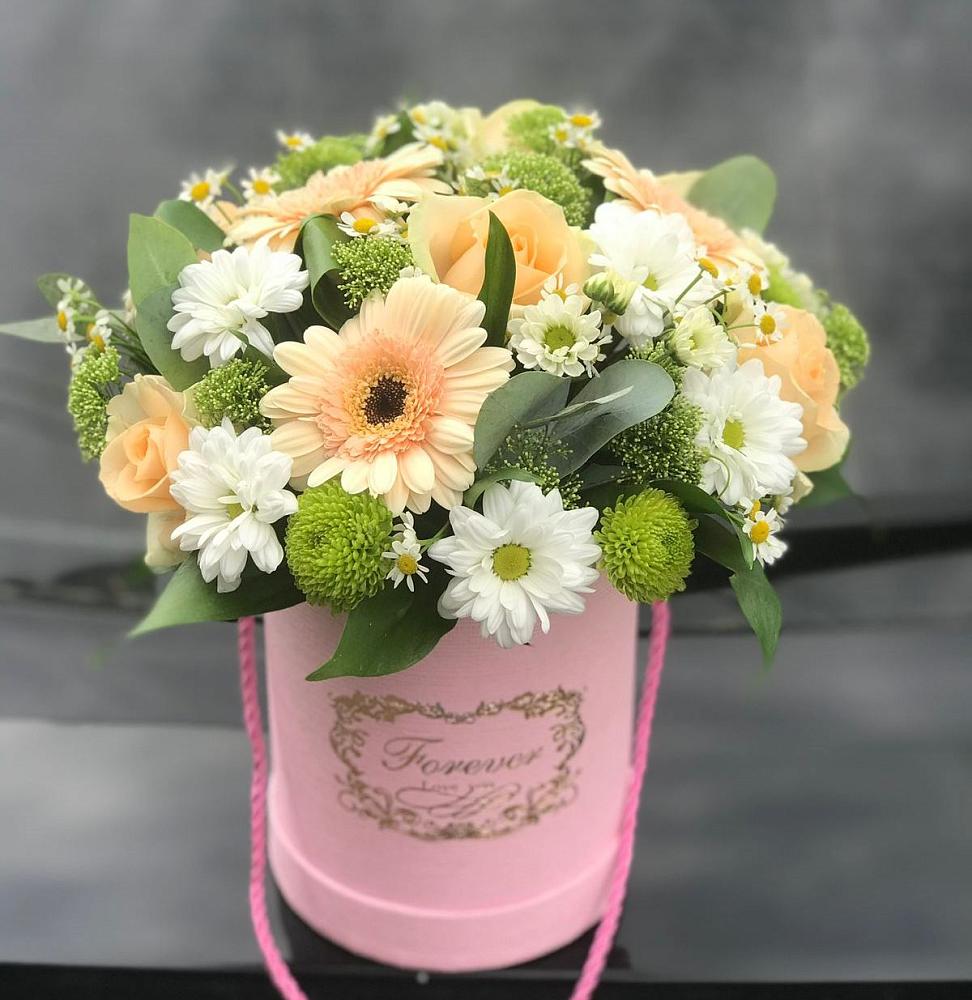 Цветочная композиция из Розы, Герберы и Хризантемы в шляпной коробке в Дальнем Константиново