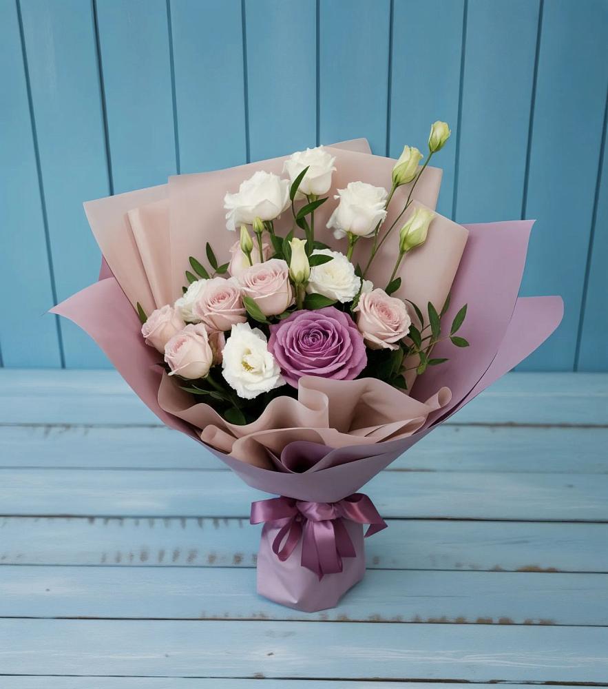 Букет цветов из: Розы и Лизиантусы в Дальнем Константиново